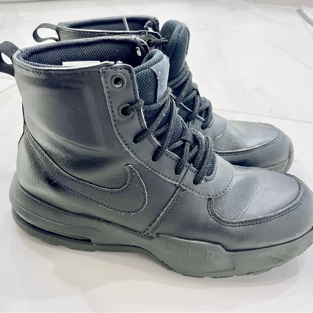 Nike Black Hight Top Sneaker